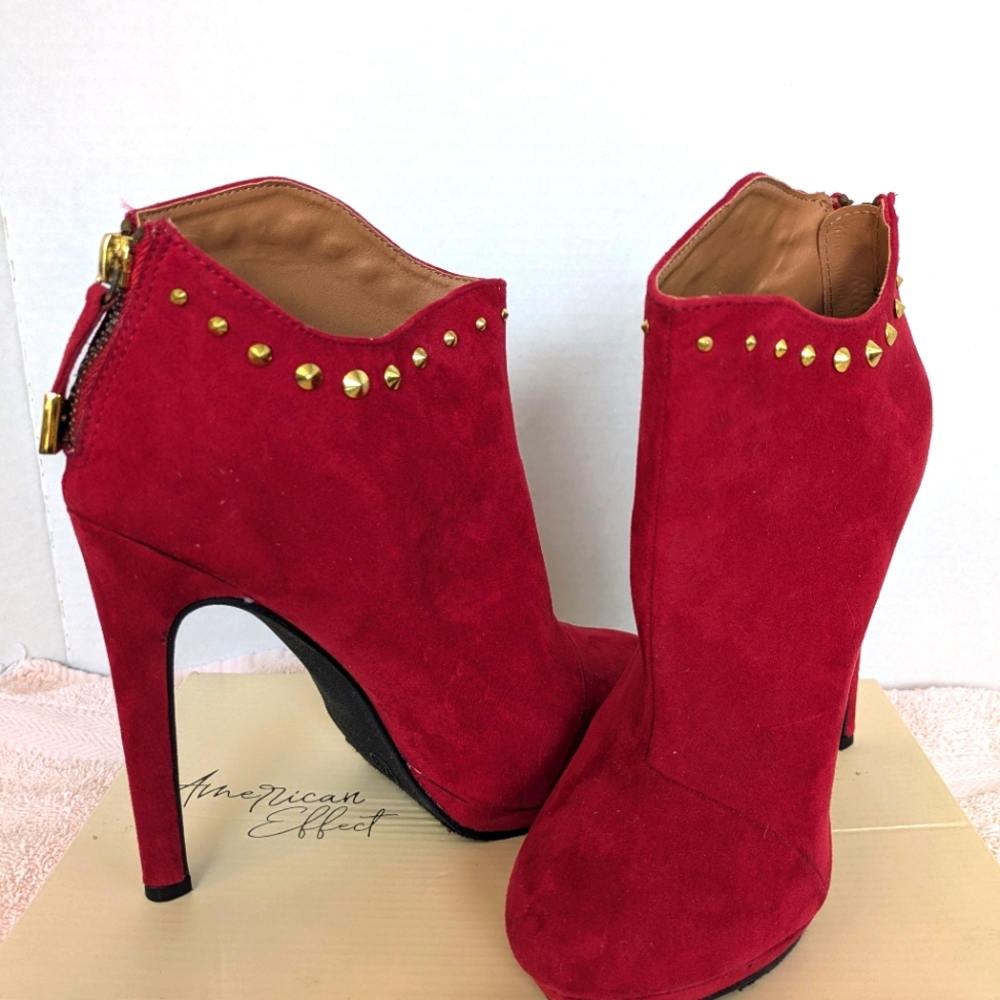New With Tags Massimo Red Faux Suede Ladies Heels